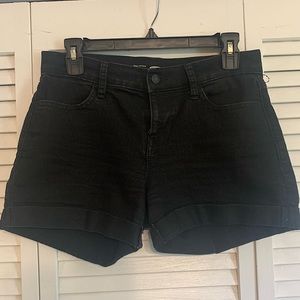Old Navy semi-fitted black jean shorts